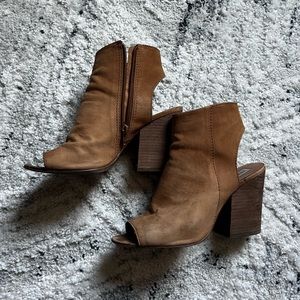 Steve Madden Brown Suede block heel